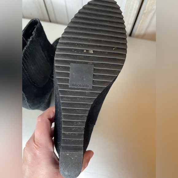 Dolce Vita Size 8.5 Black Suede Pull On Booties Boots Leather - Picture 7 of 7